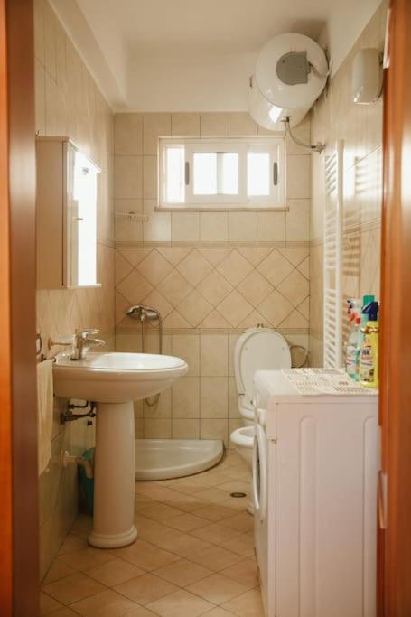 Rare Durres Apartment With Private Parking & Garden ภายนอก รูปภาพ