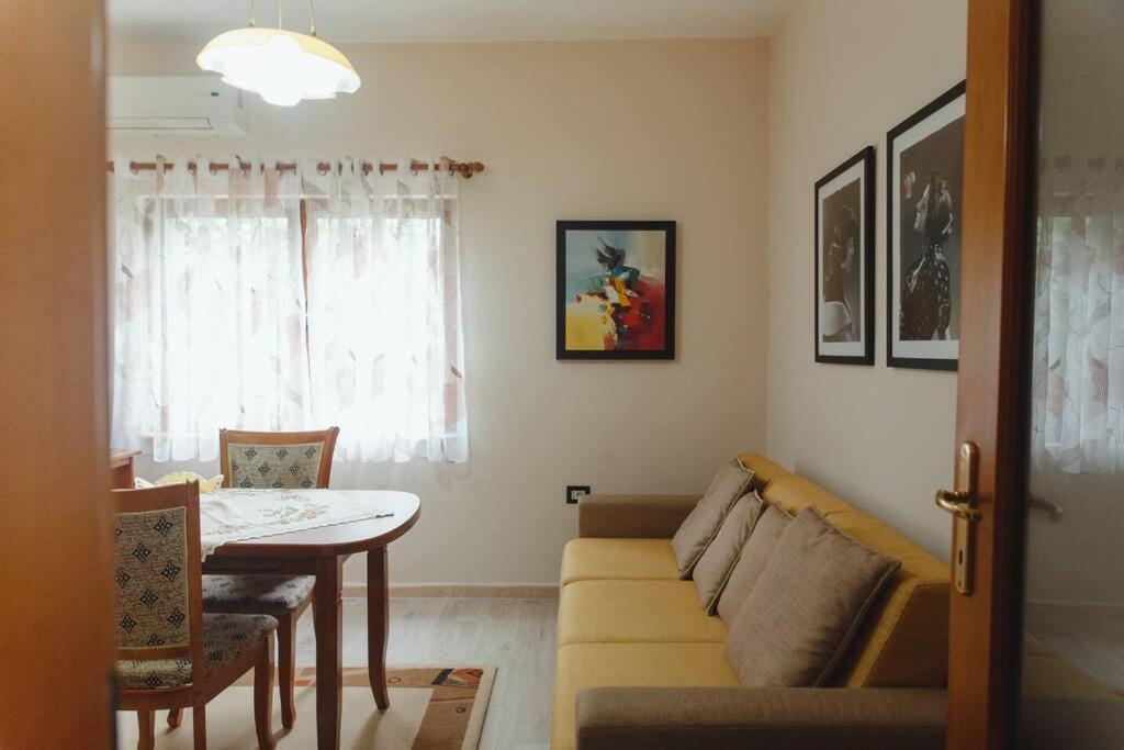 Rare Durres Apartment With Private Parking & Garden ภายนอก รูปภาพ