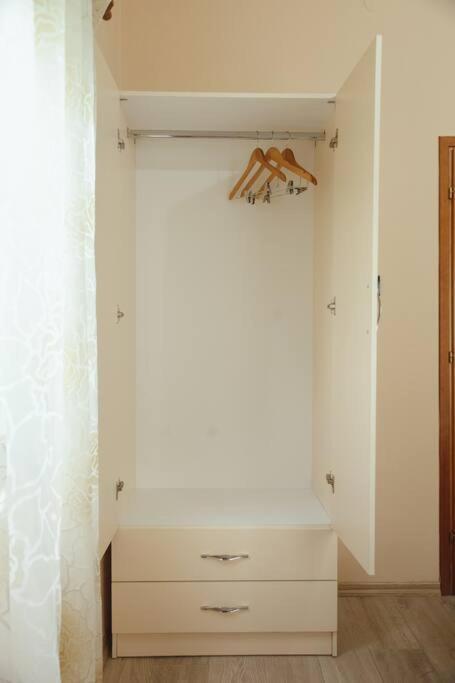 Rare Durres Apartment With Private Parking & Garden ภายนอก รูปภาพ