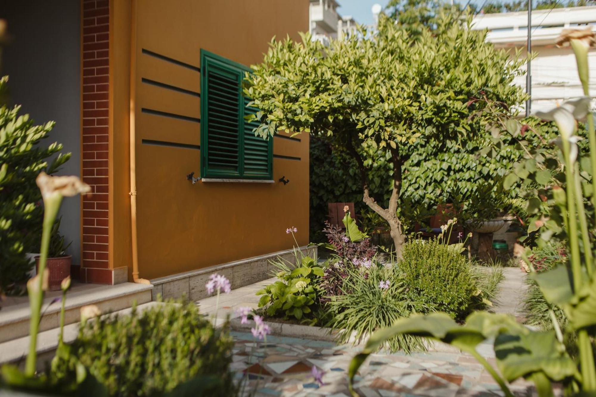 Rare Durres Apartment With Private Parking & Garden ภายนอก รูปภาพ